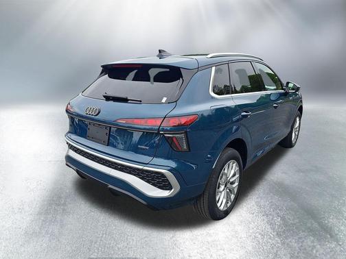 Malpelo Blue Metallic 2026 Audi Q3 TFSI quattro S tronic