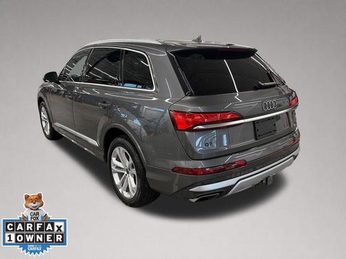 Samurai Gray Metallic 2025 Audi Q7 55 Premium