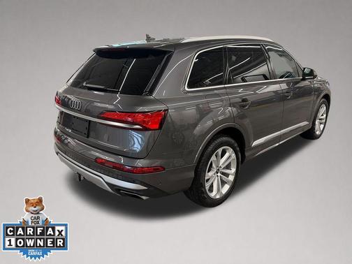 Samurai Gray Metallic 2025 Audi Q7 55 Premium