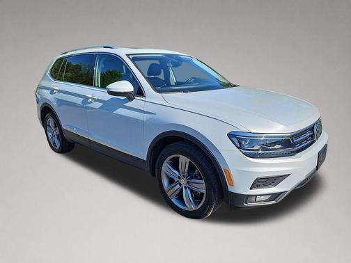 White Silver 2018 Volkswagen Tiguan 2.0T SEL