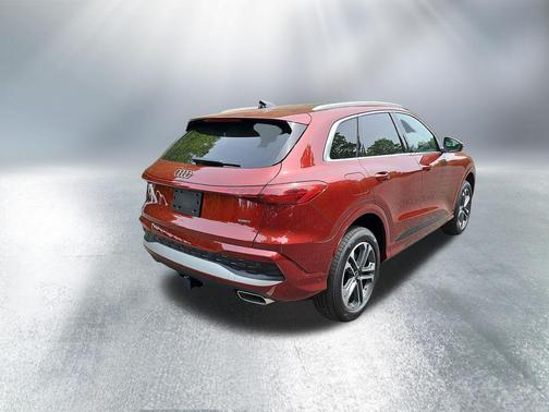 Grenadine Red Metallic 2026 Audi Q5 Premium Plus TFSI quattro S tronic