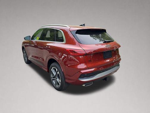 Grenadine Red Metallic 2026 Audi Q5 Premium Plus TFSI quattro S tronic