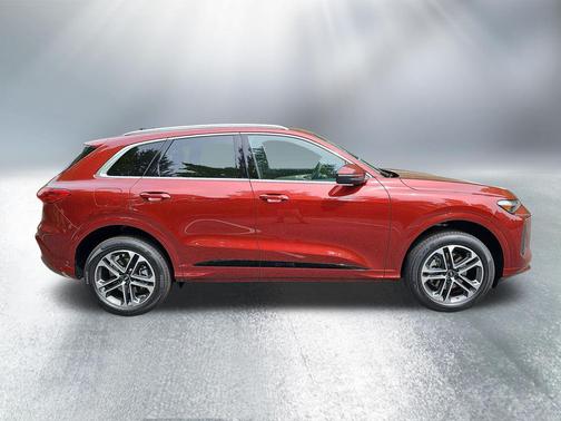 Grenadine Red Metallic 2026 Audi Q5 Premium Plus TFSI quattro S tronic