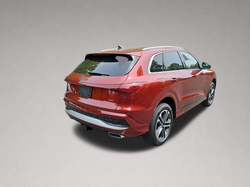 Grenadine Red Metallic 2026 Audi Q5 Premium Plus TFSI quattro S tronic