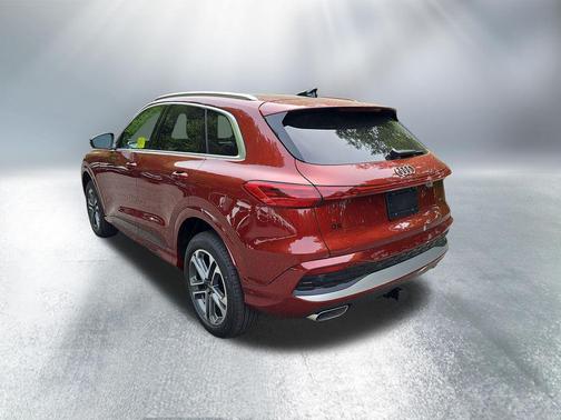 Grenadine Red Metallic 2026 Audi Q5 Premium Plus TFSI quattro S tronic