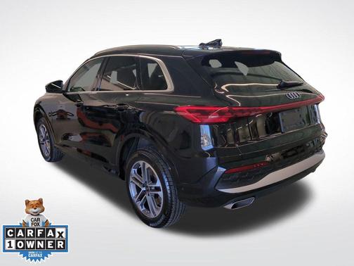 Black Metallic 2025 Audi Q5 Premium Plus TFSI quattro S tronic