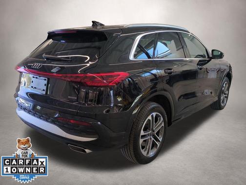 Black Metallic 2025 Audi Q5 Premium Plus TFSI quattro S tronic