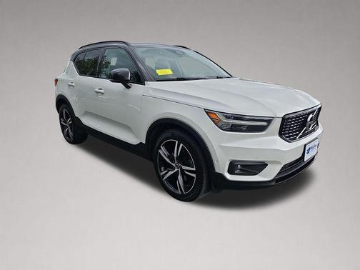 Crystal White 2019 Volvo XC40 T5 R-Design