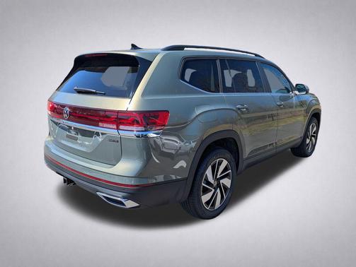 Avocado Green Pearl 2026 Volkswagen Atlas 2.0T SE w/Technology 4MOTION