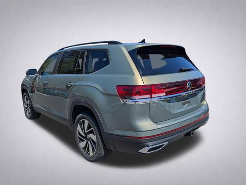 Avocado Green Pearl 2026 Volkswagen Atlas 2.0T SE w/Technology 4MOTION