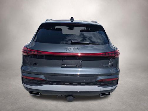 Tambora Gray Metallic 2025 Audi Q5 Premium TFSI quattro S tronic