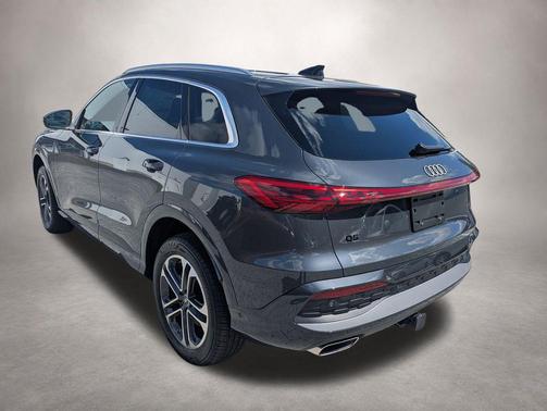 Tambora Gray Metallic 2025 Audi Q5 Premium TFSI quattro S tronic