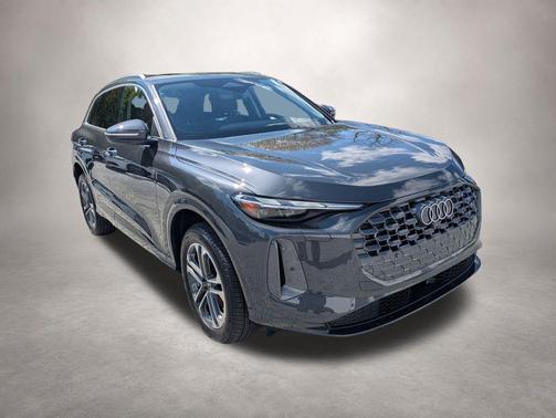 Tambora Gray Metallic 2025 Audi Q5 Premium TFSI quattro S tronic