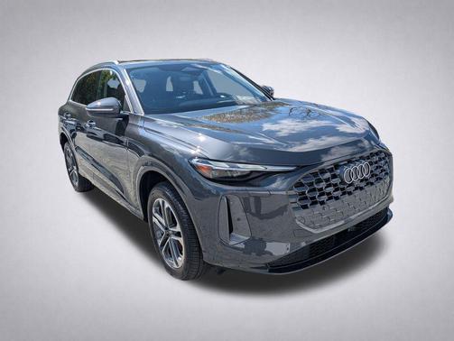 Tambora Gray Metallic 2025 Audi Q5 Premium TFSI quattro S tronic