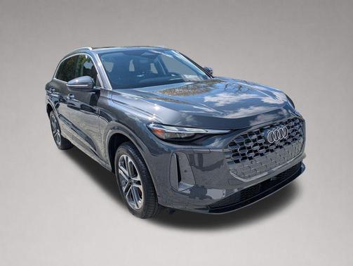Tambora Gray Metallic 2025 Audi Q5 Premium TFSI quattro S tronic