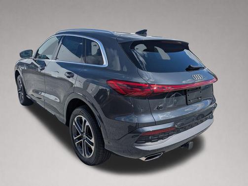 Tambora Gray Metallic 2025 Audi Q5 Premium TFSI quattro S tronic