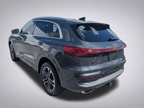 Tambora Gray Metallic 2025 Audi Q5 Premium TFSI quattro S tronic