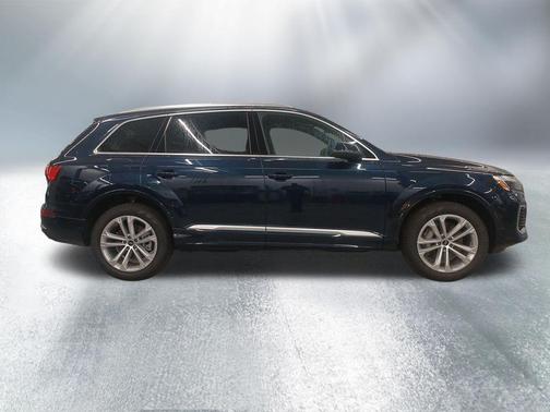 Waitomo Blue Metallic 2026 Audi Q7 45 Premium Plus