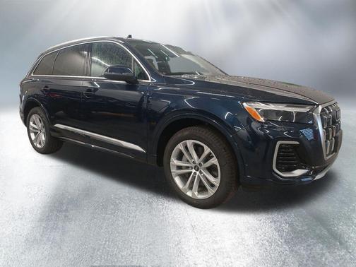 Waitomo Blue Metallic 2026 Audi Q7 45 Premium Plus