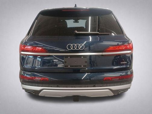 Waitomo Blue Metallic 2026 Audi Q7 45 Premium Plus