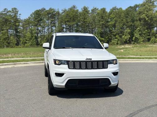 2022 Jeep Grand Cherokee Laredo