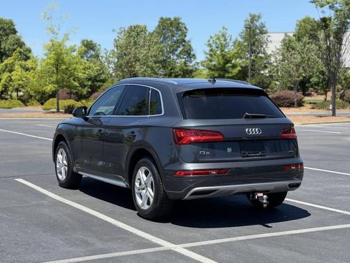 Manhattan Gray Metallic 2019 Audi Q5 45 Premium