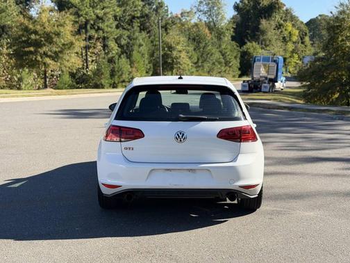 2017 Volkswagen Golf GTI 2.0T SE 4-Door