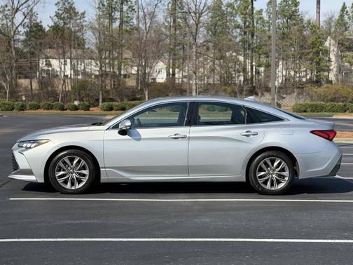 2019 Toyota Avalon XLE