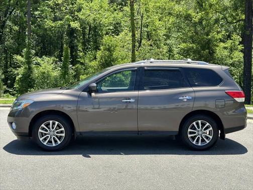2016 Nissan Pathfinder SV
