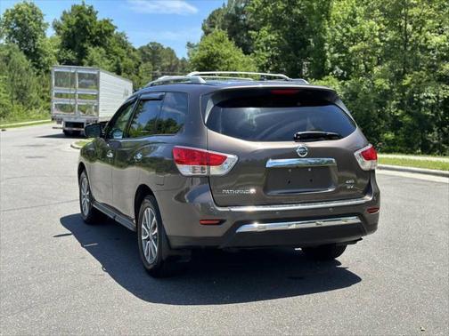 2016 Nissan Pathfinder SV