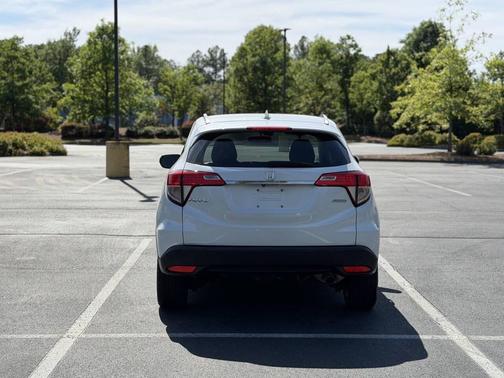 Platinum White Pearl 2019 Honda HR-V EX
