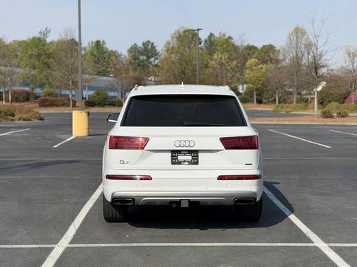 2019 Audi Q7 55 Premium Plus