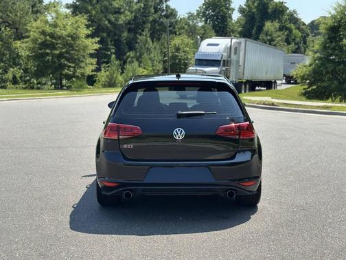2016 Volkswagen Golf GTI 2.0T SE 4-Door