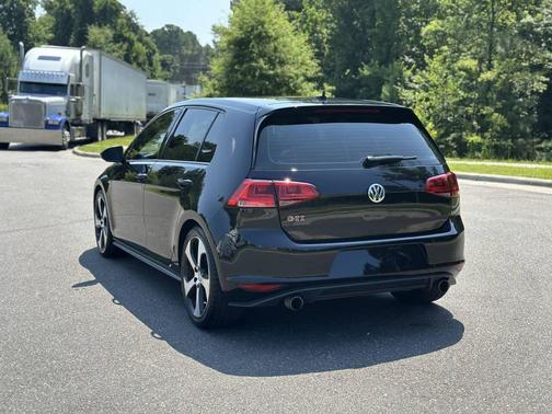 2016 Volkswagen Golf GTI 2.0T SE 4-Door