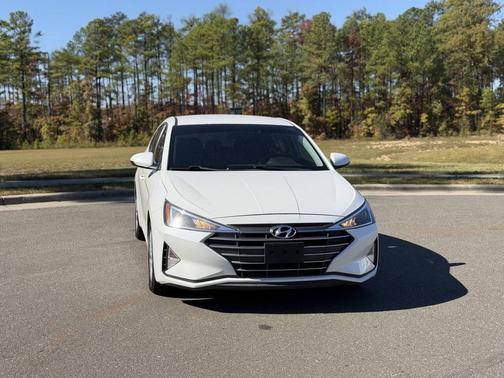 2019 Hyundai ELANTRA SE