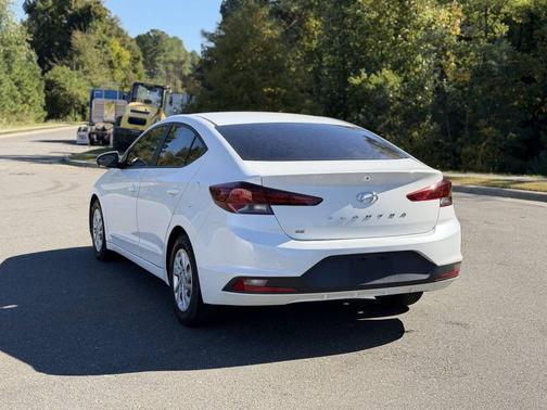 2019 Hyundai ELANTRA SE