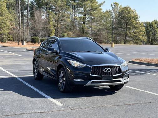 2017 INFINITI QX30 Premium