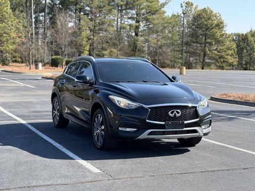 2017 INFINITI QX30 Premium