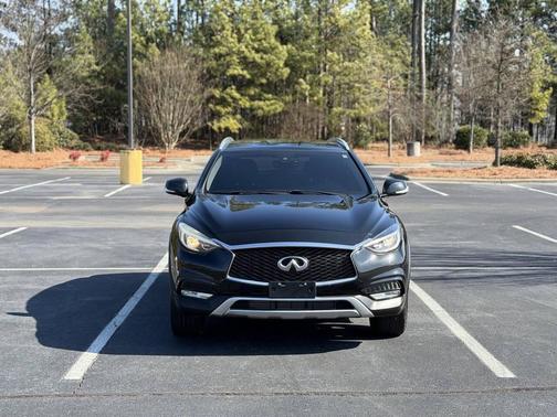 2017 INFINITI QX30 Premium