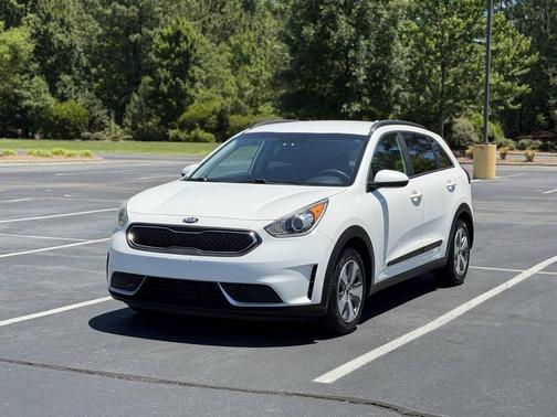 Snow White Pearl 2018 Kia Niro LX