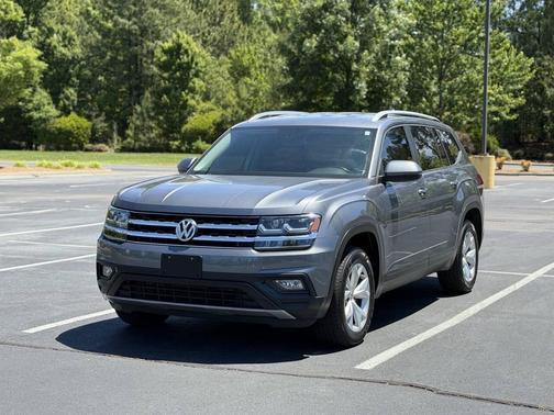 Platinum Gray Metallic 2018 Volkswagen Atlas 2.0T SE