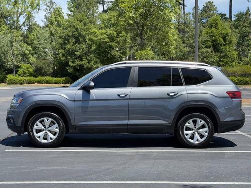 Platinum Gray Metallic 2018 Volkswagen Atlas 2.0T SE