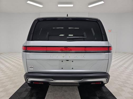 2024 Rivian R1S Adventure Package