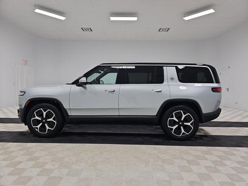 2024 Rivian R1S Adventure Package