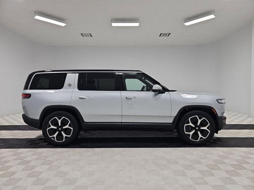 2024 Rivian R1S Adventure Package