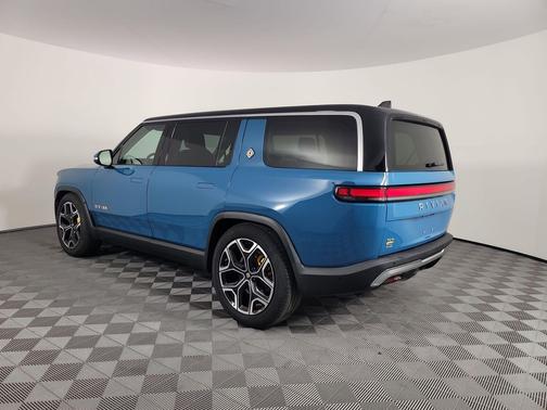2023 Rivian R1S Adventure