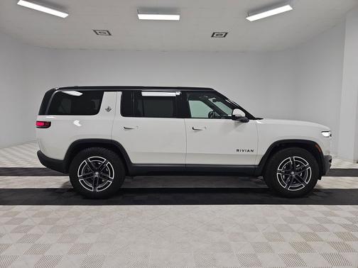 2025 Rivian R1S Adventure trim