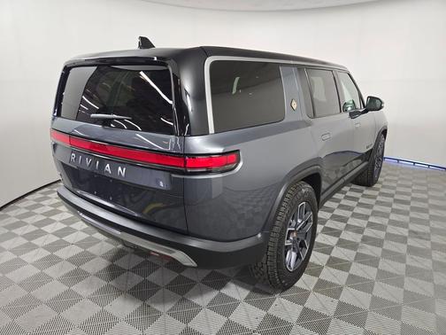 2024 Rivian R1S Adventure Package