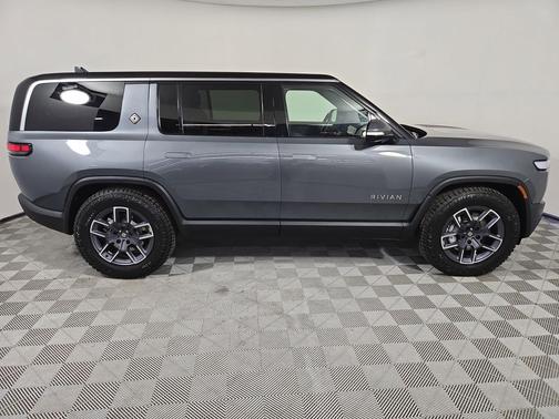 2024 Rivian R1S Adventure Package