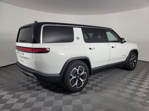 2023 Rivian R1S Adventure